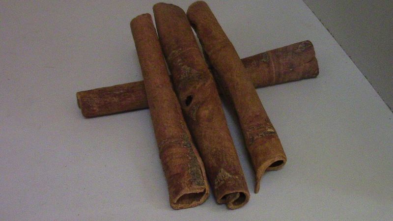 Cinnamon (kayu manis)